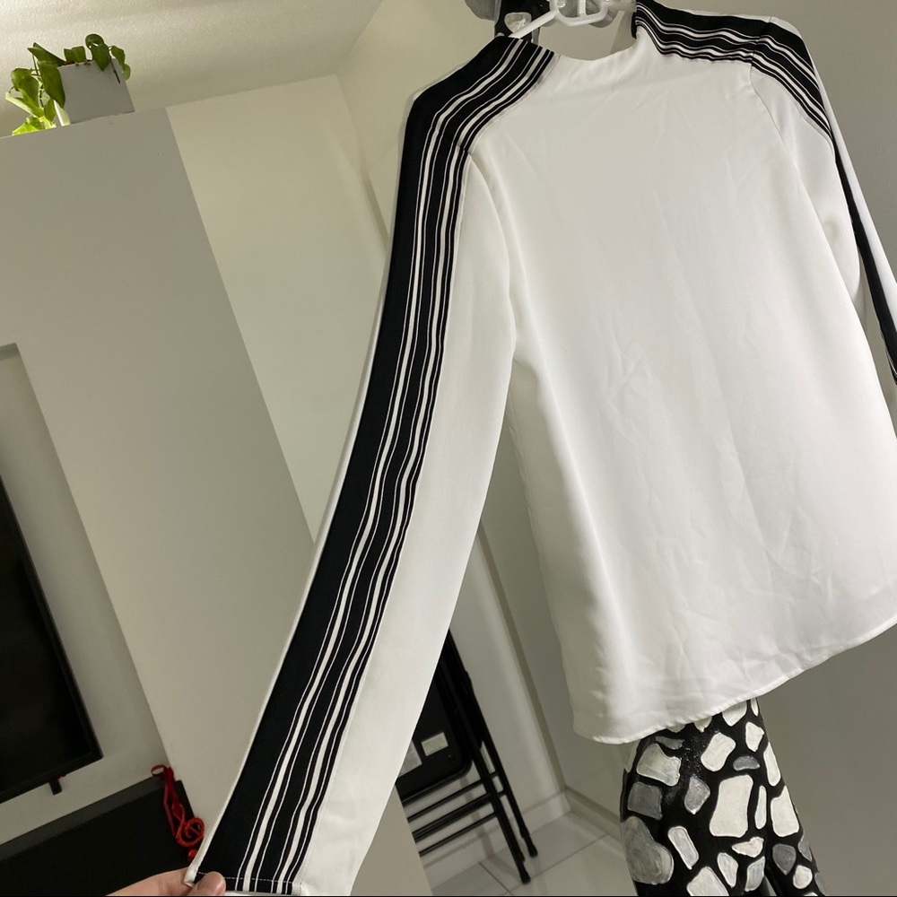 BCBGMAXAZRIA white top XXS